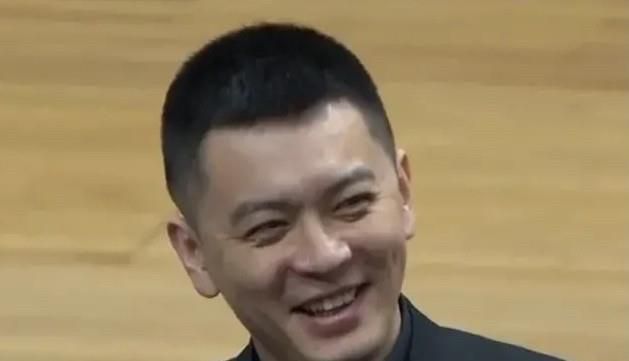 办公室撞击着旗袍美妇的肉体视频
