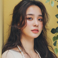 把腿张开的女人